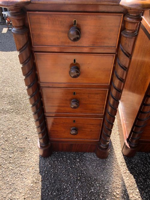 AN ANTIQUE PAIR OF VICTORIAN MAHOGANY BEDSIDES - ADDITIONAL PHOTO 5