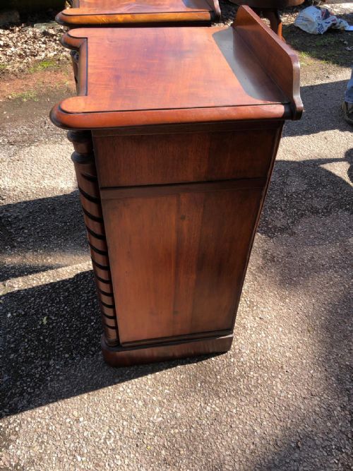 AN ANTIQUE PAIR OF VICTORIAN MAHOGANY BEDSIDES - ADDITIONAL PHOTO 6