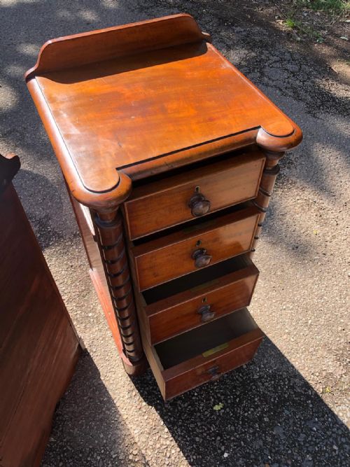 AN ANTIQUE PAIR OF VICTORIAN MAHOGANY BEDSIDES - ADDITIONAL PHOTO 8