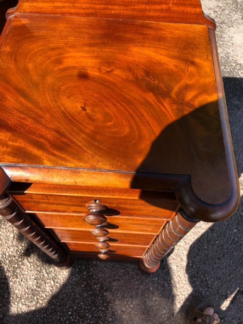 AN ANTIQUE PAIR OF VICTORIAN MAHOGANY BEDSIDES - ADDITIONAL PHOTO 10