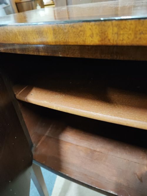 ANTIQUE BOW FRONT MAHOGANY SIDEBOARD IN THE GEORGE III STYLE - ADDITIONAL PHOTO 1