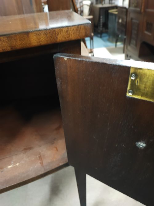 ANTIQUE BOW FRONT MAHOGANY SIDEBOARD IN THE GEORGE III STYLE - ADDITIONAL PHOTO 6