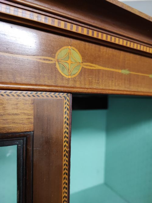 AN EDWARDIAN INLAID ARTS AND CRAFTS DISPLAY CABINET - ADDITIONAL PHOTO 1
