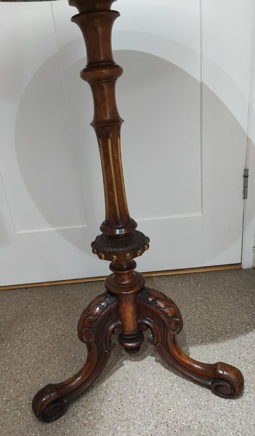 A FINE AND RARE VICTORIAN BURR WALNUT TRIPOD TABLE - ADDITIONAL PHOTO 1