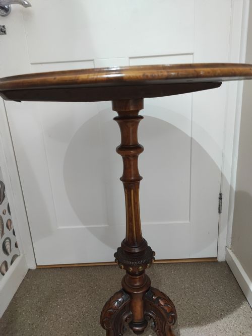 A FINE AND RARE VICTORIAN BURR WALNUT TRIPOD TABLE - ADDITIONAL PHOTO 12