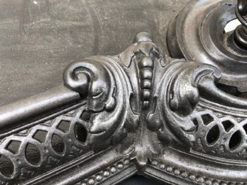 A FINE 19C CAST IRON FENDER - ADDITIONAL PHOTO 6