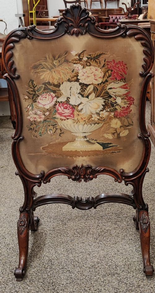 a fine william iv rosewood and needlework firescreen - CATEGORY: ANTIQUE FURNITURE - DATED 19TH CENTURY