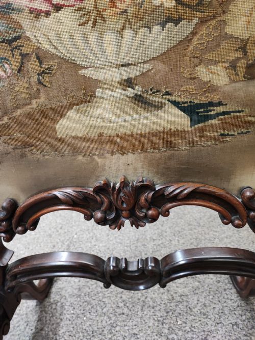 A FINE WILLIAM IV ROSEWOOD AND NEEDLEWORK FIRESCREEN - ADDITIONAL PHOTO 1