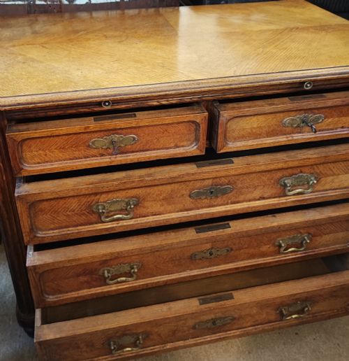 ANTIQUE FRENCH OAK CHEST OF DRAWERS WITH WRITING SLIDE - ADDITIONAL PHOTO 17