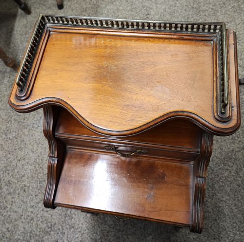 A VICTORIAN WALNUT AND BRASS TALL COAL BOX - ADDITIONAL PHOTO 5