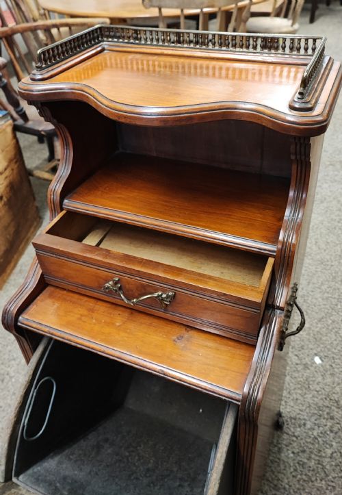 A VICTORIAN WALNUT AND BRASS TALL COAL BOX - ADDITIONAL PHOTO 6