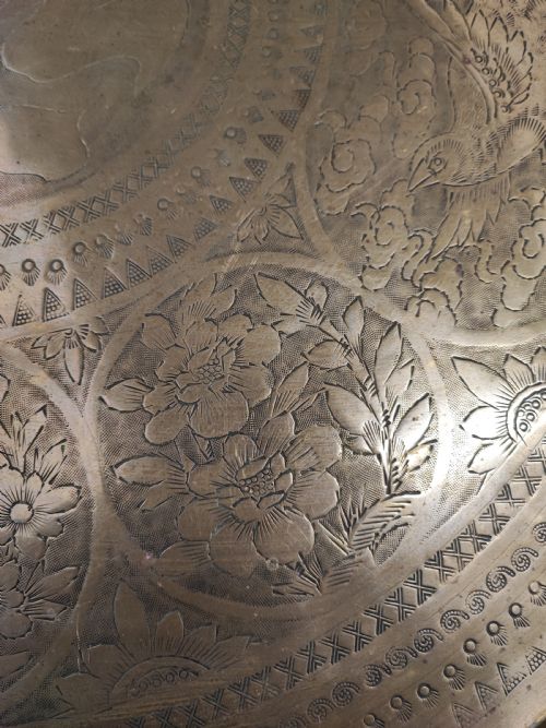 AN ANTIQUE BRASS TOPPED MIDDLE EASTERN COFFEE TABLE - ADDITIONAL PHOTO 5