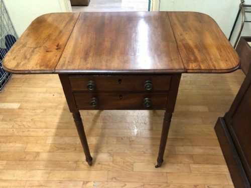 A SMALL REGENCY MAHOGANY PEMBROKE WORK TABLE OR LAMP SIDE TABLE - ADDITIONAL PHOTO 3
