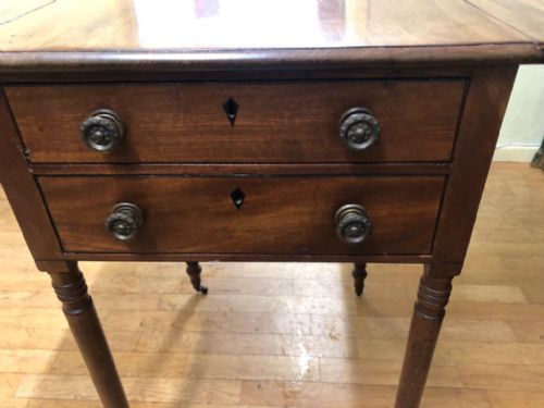 A SMALL REGENCY MAHOGANY PEMBROKE WORK TABLE OR LAMP SIDE TABLE - ADDITIONAL PHOTO 6
