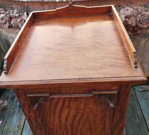 A QUALITY VICTORIAN SCOTTISH SATINWOOD BEDSIDE CABINET - ADDITIONAL PHOTO 5