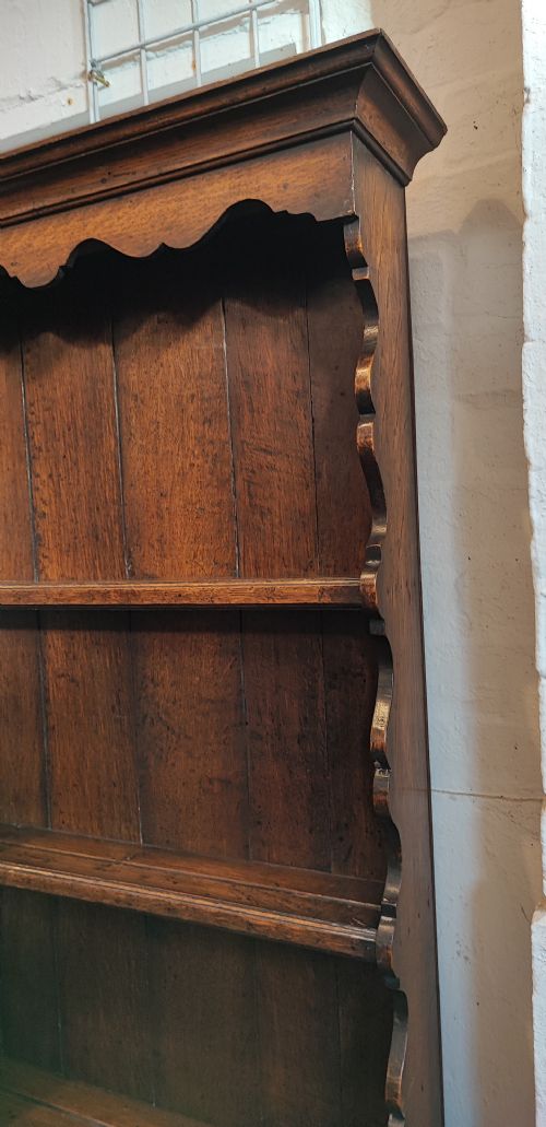 AN ANTIQUE OAK DRESSER - ADDITIONAL PHOTO 5