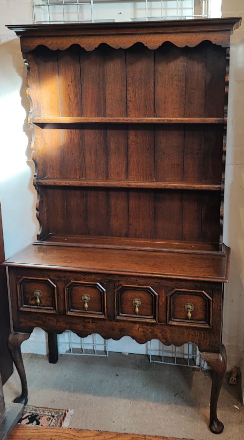 AN ANTIQUE OAK DRESSER - ADDITIONAL PHOTO 14
