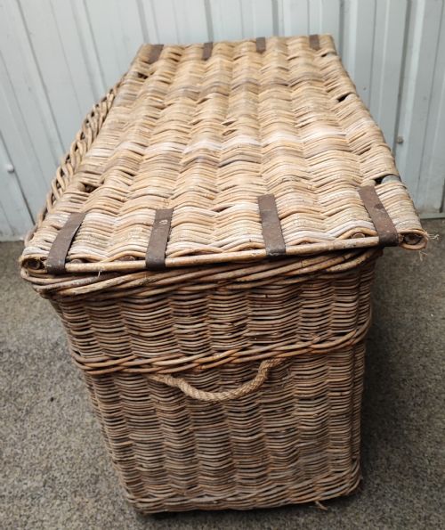 ANTIQUE WICKER LOG OR LAUNDRY BASKET OF EXTRA LARGE SIZE - ADDITIONAL PHOTO 7