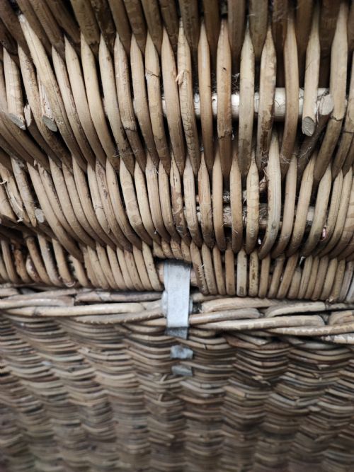 ANTIQUE WICKER LOG OR LAUNDRY BASKET OF EXTRA LARGE SIZE - ADDITIONAL PHOTO 15