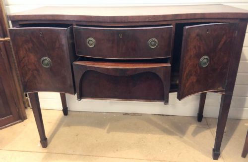 AN ANTIQUE MAHOGANY SIDEBOARD IN THE GEORGE III STYLE - ADDITIONAL PHOTO 5