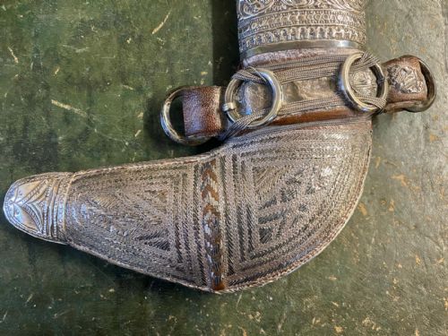 TRIBAL ART FINELY DECORATED SILVER CLAD OMANI JAMBIYA DAGGER WITH HORN HILT - ADDITIONAL PHOTO 2