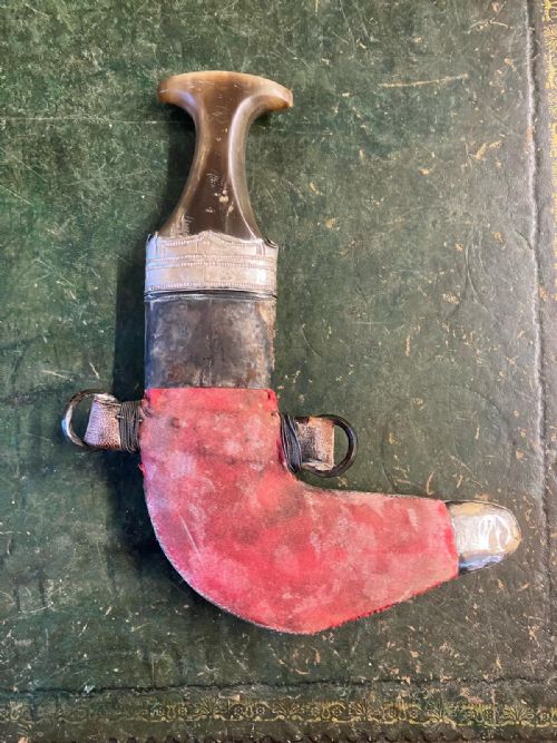 TRIBAL ART FINELY DECORATED SILVER CLAD OMANI JAMBIYA DAGGER WITH HORN HILT - ADDITIONAL PHOTO 3