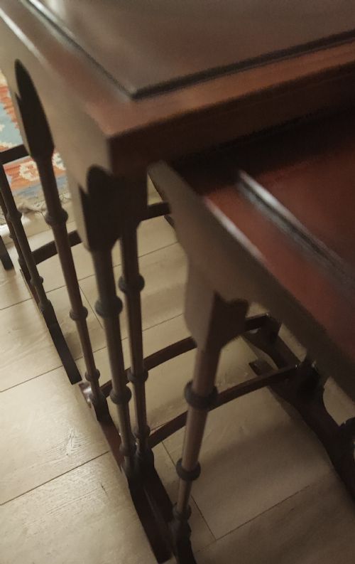 MAHOGANY QUARTETO OF TABLES IN THE GEORGE III STYLE - ADDITIONAL PHOTO 1