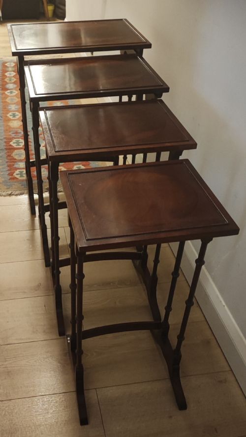 MAHOGANY QUARTETO OF TABLES IN THE GEORGE III STYLE - ADDITIONAL PHOTO 3
