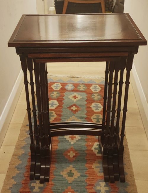 MAHOGANY QUARTETO OF TABLES IN THE GEORGE III STYLE - ADDITIONAL PHOTO 6