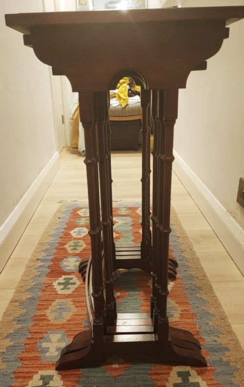 MAHOGANY QUARTETO OF TABLES IN THE GEORGE III STYLE - ADDITIONAL PHOTO 10