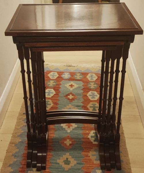 MAHOGANY QUARTETO OF TABLES IN THE GEORGE III STYLE - ADDITIONAL PHOTO 11