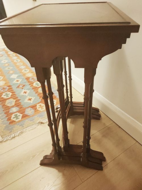 MAHOGANY QUARTETO OF TABLES IN THE GEORGE III STYLE - ADDITIONAL PHOTO 16