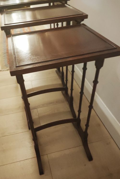 MAHOGANY QUARTETO OF TABLES IN THE GEORGE III STYLE - ADDITIONAL PHOTO 17