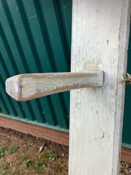 ANTIQUE PINE SADDLE AND TACK RACK IN ORIGINAL PAINT - ADDITIONAL PHOTO 3