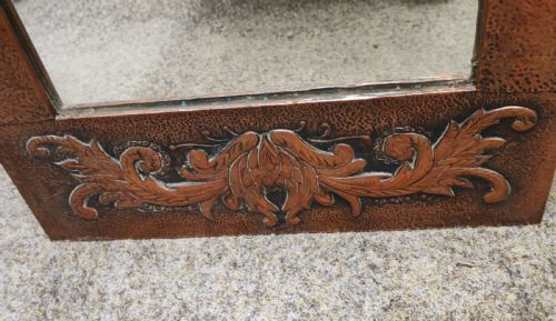 AN ANTIQUE ARTS AND CRAFTS COPPER FRAMED MIRROR - ADDITIONAL PHOTO 2