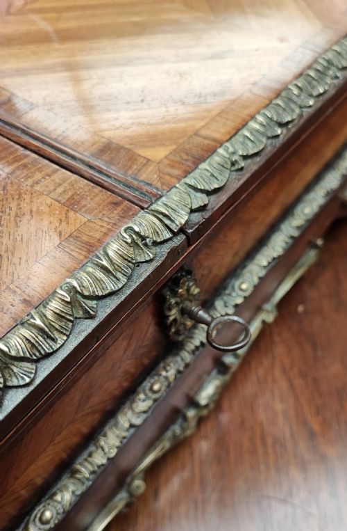 A FINE FRENCH KINGWOOD AND ORMOLU DRESSING MIRROR - ADDITIONAL PHOTO 16