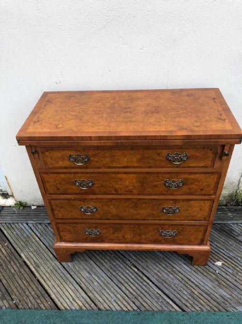 an quality antique walnut chest of drawers - CATEGORY: ANTIQUE CHEST OF DRAWERS - DATED 1920