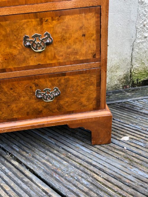 AN QUALITY ANTIQUE WALNUT CHEST OF DRAWERS - ADDITIONAL PHOTO 4