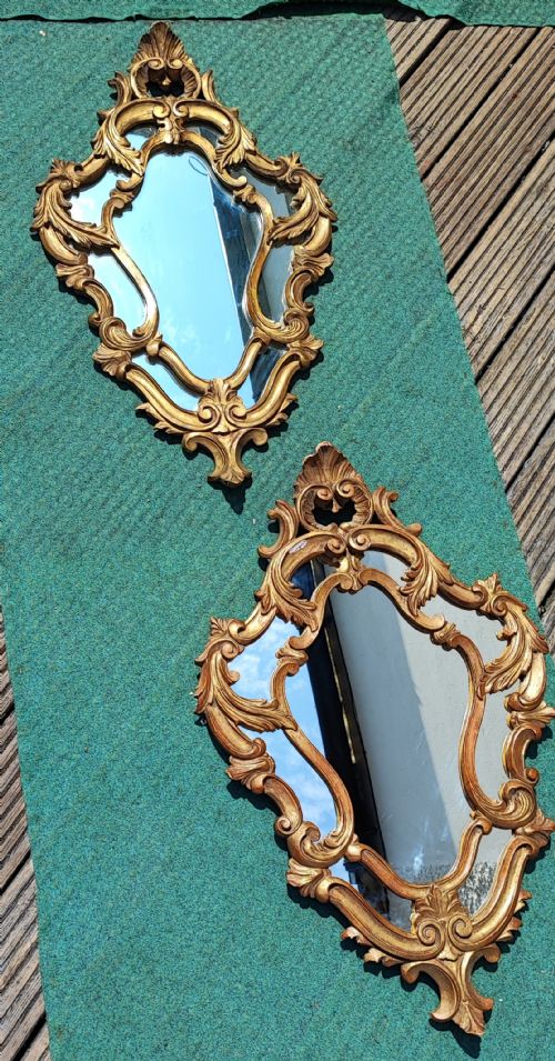 AN ANTIQUE PAIR OF CARVED ITALIAN GILTWOOD MIRRORS - ADDITIONAL PHOTO 1