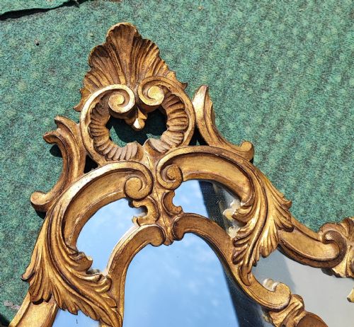 AN ANTIQUE PAIR OF CARVED ITALIAN GILTWOOD MIRRORS - ADDITIONAL PHOTO 7