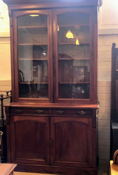 an antique mahogany 2 door bookcase - CATEGORY: ANTIQUE BOOKCASES - DATED VICTORIAN