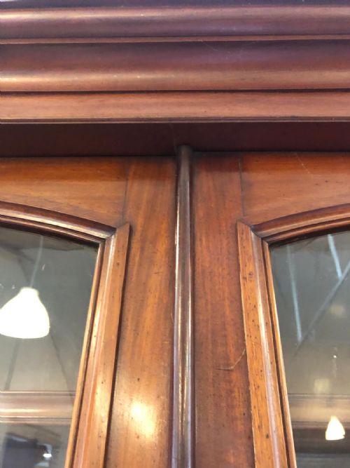 AN ANTIQUE MAHOGANY 2 DOOR BOOKCASE - ADDITIONAL PHOTO 10