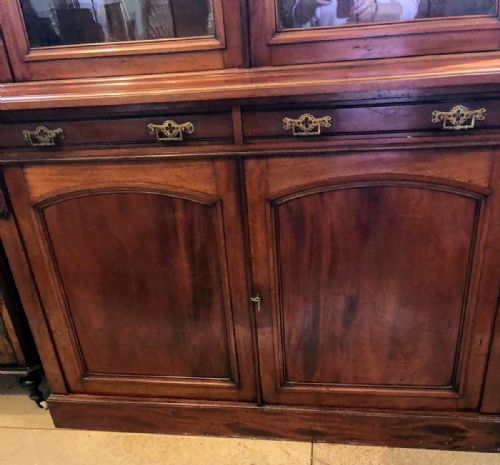 AN ANTIQUE MAHOGANY 2 DOOR BOOKCASE - ADDITIONAL PHOTO 18