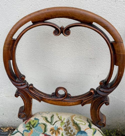A VICTORIAN PAIR OF CARVED WALNUT AND NEEDLEWORK DINING CHAIRS - ADDITIONAL PHOTO 6
