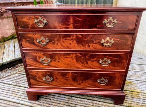 a quality mahogany chest of drawers in the george iii style - CATEGORY: ANTIQUE CHEST OF DRAWERS - DATED 1930