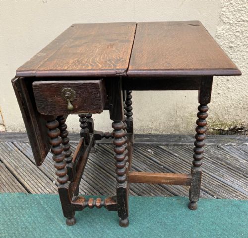 17c small oak gateleg table - CATEGORY: ANTIQUE TABLES - DATED 17TH CENTURY