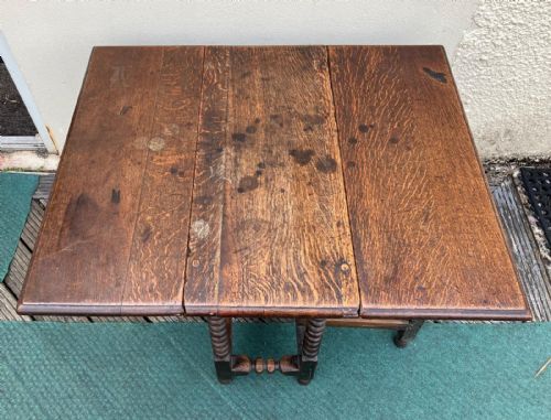 17C SMALL OAK GATELEG TABLE - ADDITIONAL PHOTO 1