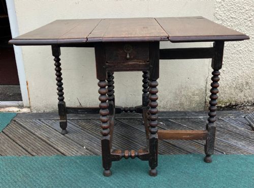 17C SMALL OAK GATELEG TABLE - ADDITIONAL PHOTO 2