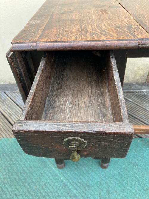 17C SMALL OAK GATELEG TABLE - ADDITIONAL PHOTO 3