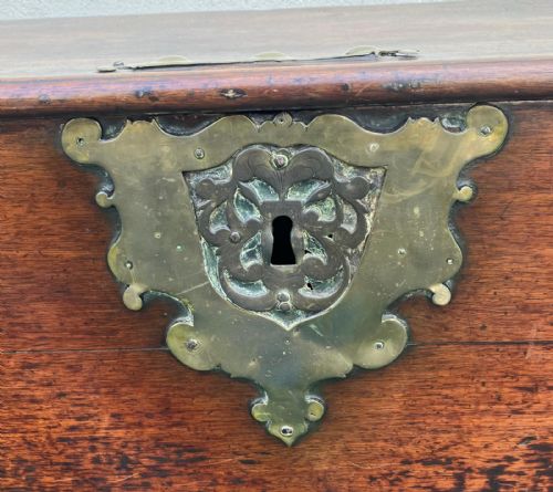 EARLY GEORGIAN TEAK COLONIAL BRASS BOUND TRUNK - ADDITIONAL PHOTO 3